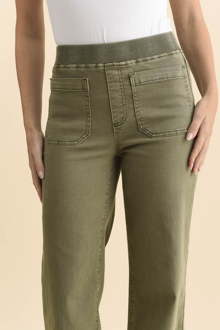 Carpenter Khaki Stretch Jeans,Brunette model,alt text|model:MJ