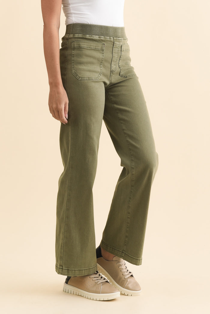 Carpenter Khaki Stretch Jeans,Brunette model,alt text|model:MJ