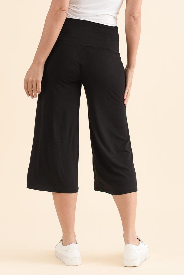 Cassie Black Bamboo Cropped Pants,Back,Brunette model,alt text|model:MJ