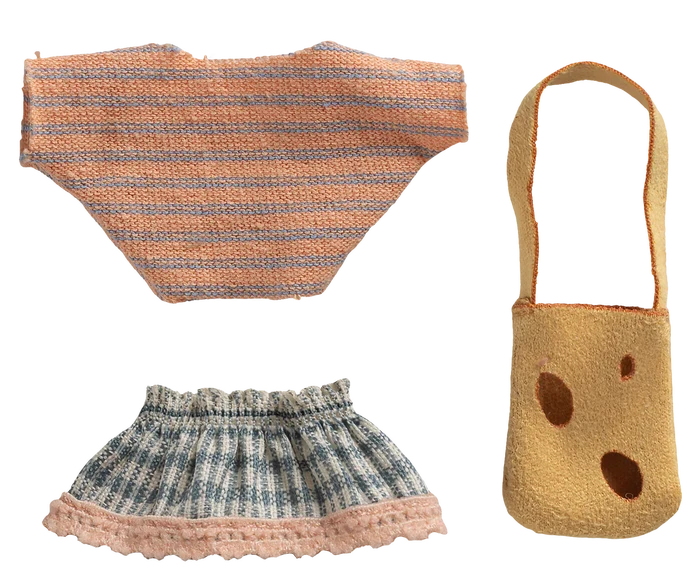 Clothes and bag, Little sister mouse