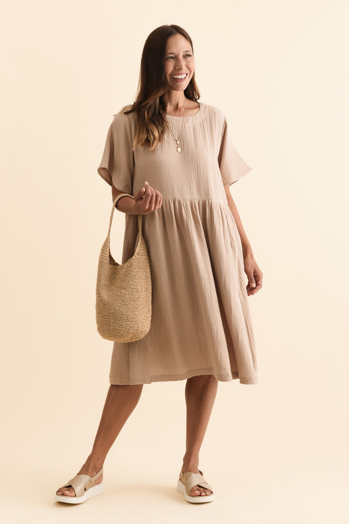 Cloud Gauze Beige Cotton Pocket Dress,Brunette model,alt text|model:Cara