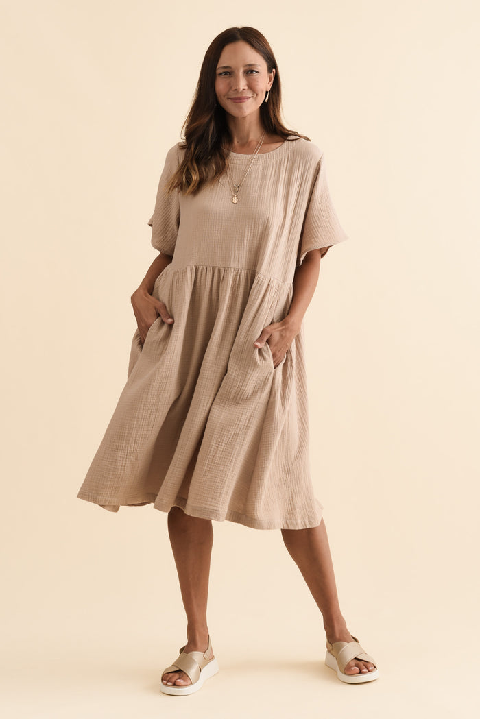 Cloud Gauze Beige Cotton Pocket Dress,Brunette model,alt text|model:Cara