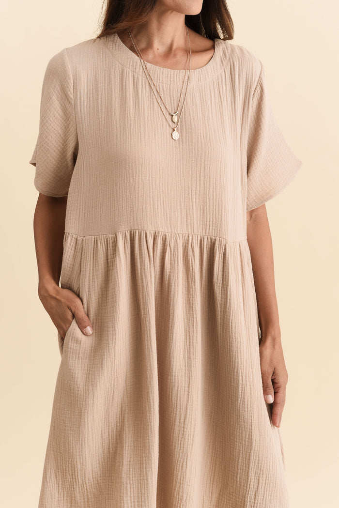 Cloud Gauze Beige Cotton Pocket Dress,Brunette model,alt text|model:Cara