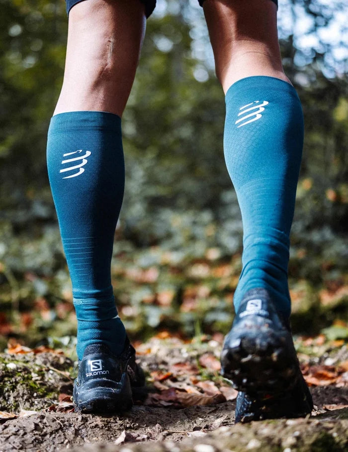 Compressport Unisex's R2 3.0 Calf Sleeves - Stargazer/White