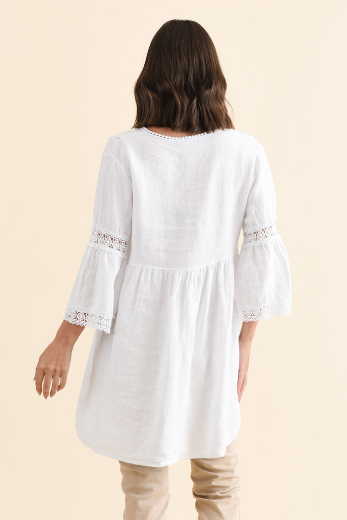 Conrad White Linen Lace Top,Brunette model,alt text|model:MJ