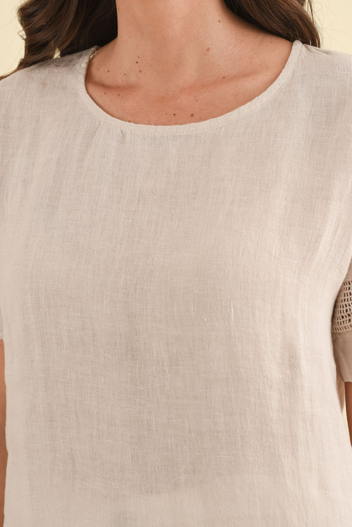 Corinna Natural Linen Top,Detail,Brunette model,alt text|model:MJ
