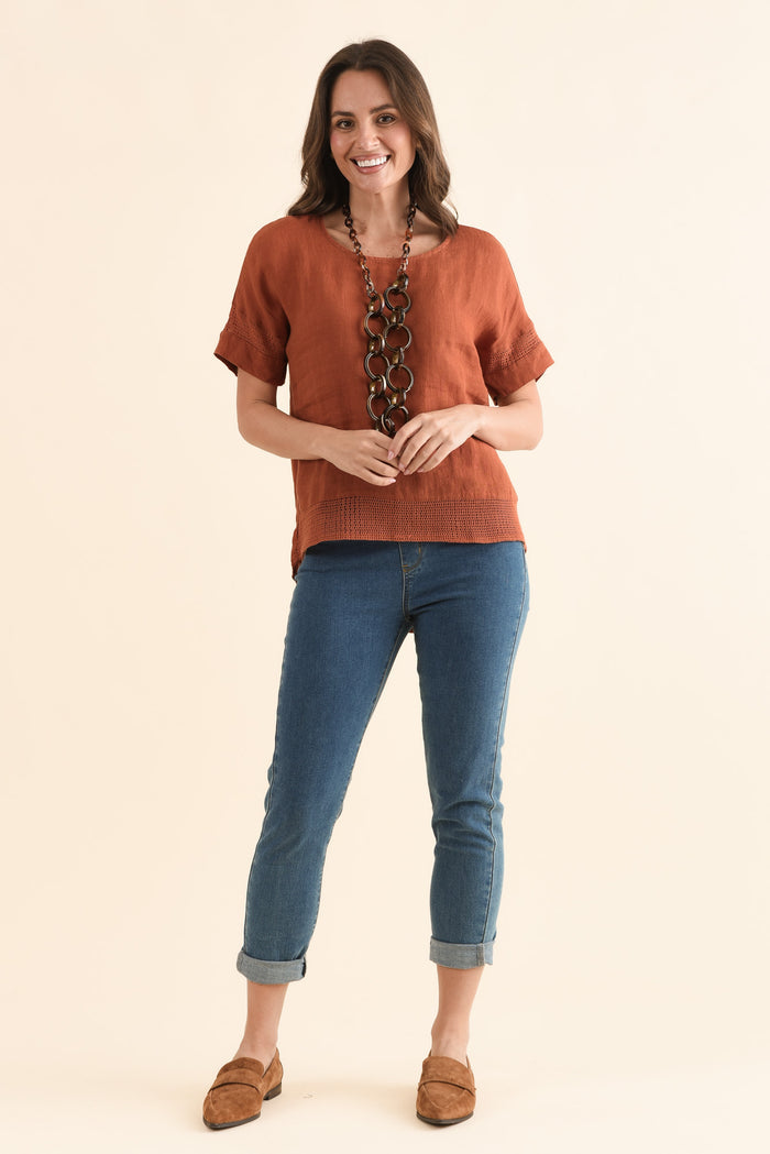 Corinna Rust Linen Top,Full Body,Brunette model,alt text|model:MJ