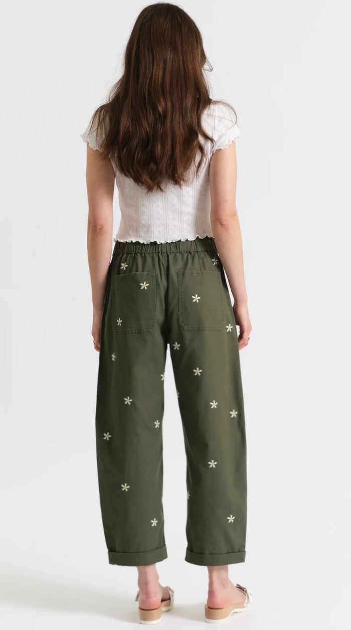 DAZE VILLA PANT DRAWSTRING
BARREL LEG GREEN DAISY