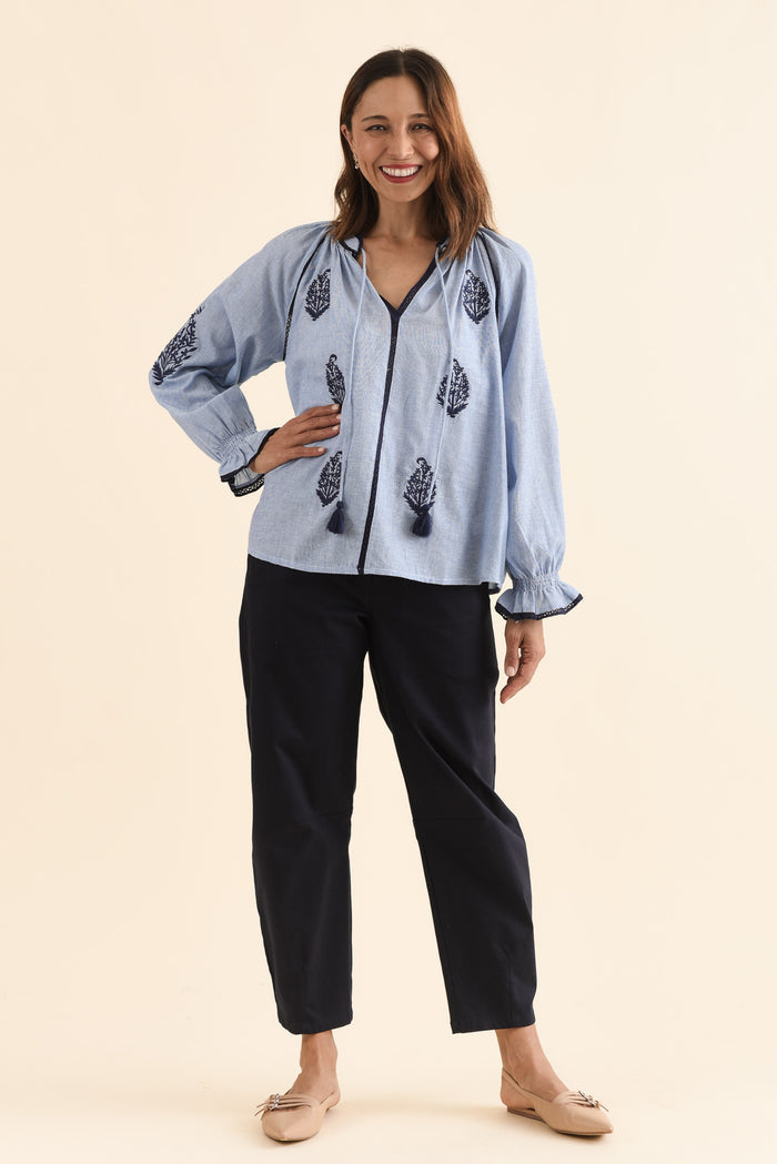 Doppio Blue Flower Cotton Tassel Top,Full Body,Brunette model,alt text|model:Cara