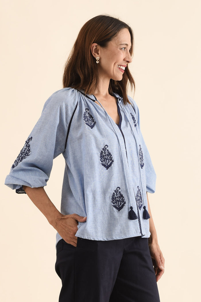 Doppio Blue Flower Cotton Tassel Top,Side,Brunette model,alt text|model:Cara