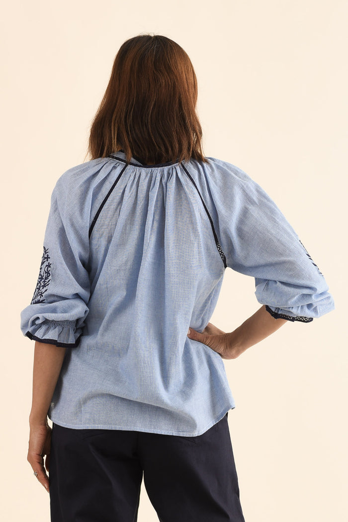 Doppio Blue Flower Cotton Tassel Top,Back,Brunette model,alt text|model:Cara