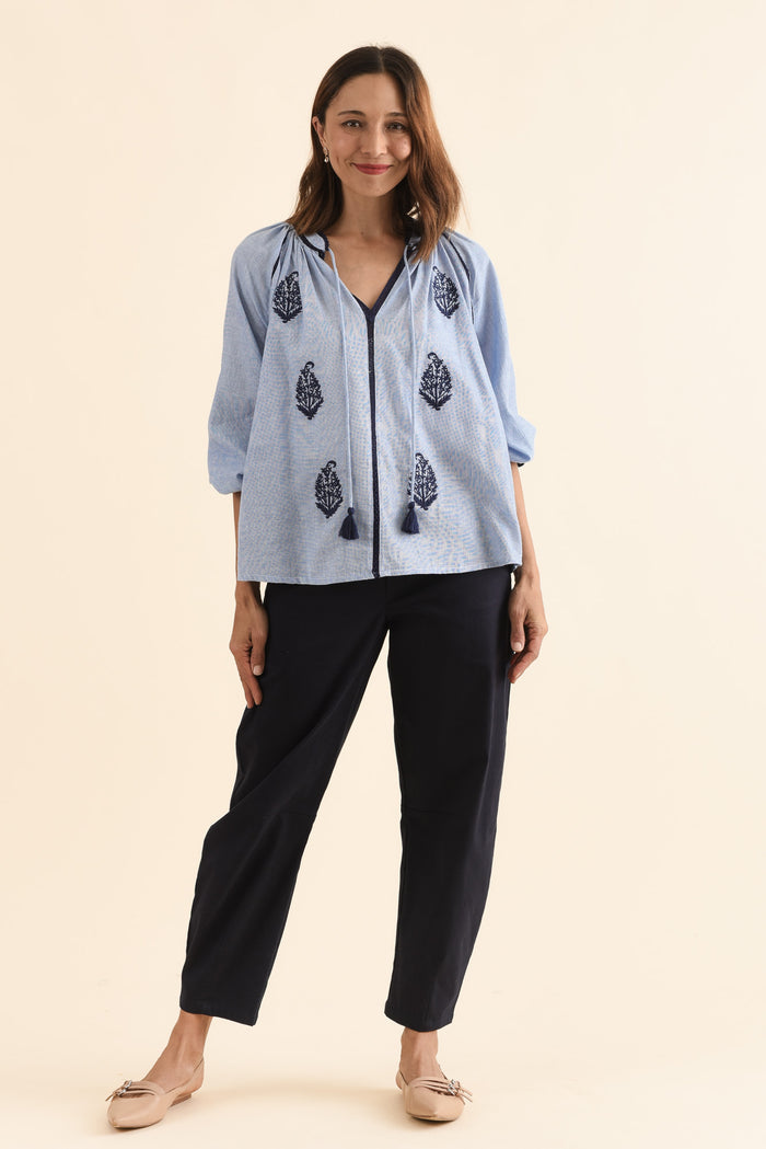 Doppio Blue Flower Cotton Tassel Top,Full Body,Brunette model,alt text|model:Cara