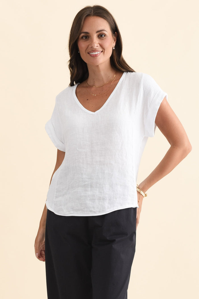 Dorian White Linen Cotton Top,Brunette model,alt text|model:MJ
