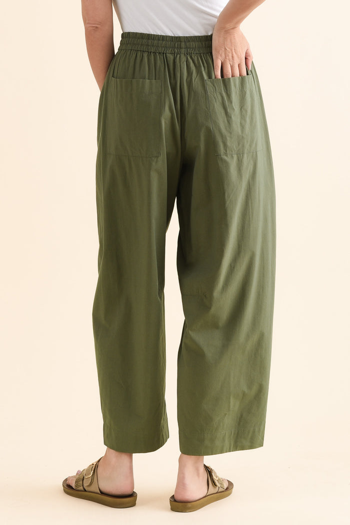 Drift Khaki Barrel Drawstring Pants,Back,Brunette model,alt text|model:MJ
