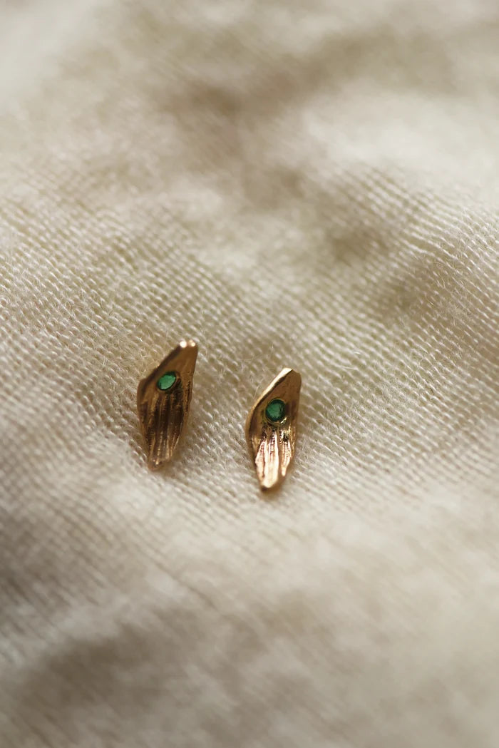 EE01 Emerald Brass Studs