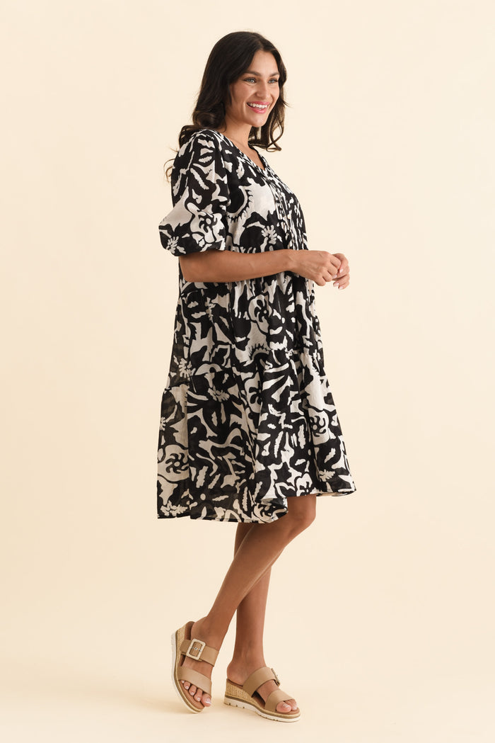 Esta Black Tropical Sleeved Dress,Brunette model,alt text|model:Brontie