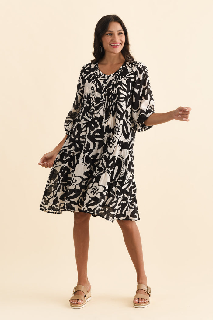 Esta Black Tropical Sleeved Dress,Brunette model,alt text|model:Brontie