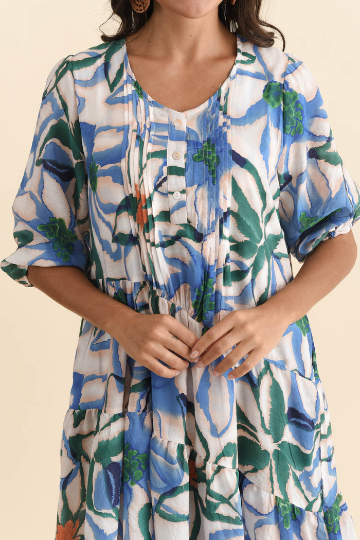 Esta Green Flower Sleeved Dress,Brunette model,alt text|model:Brontie