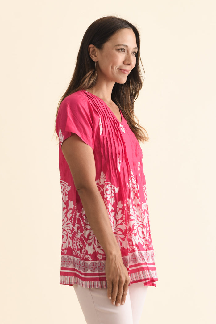 Fia Fuchsia Abstract Crinkle Cotton Top,Brunette model,alt text|model:Cara