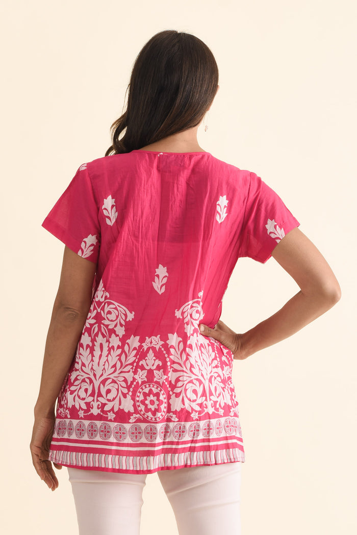 Fia Fuchsia Abstract Crinkle Cotton Top,Brunette model,alt text|model:Cara