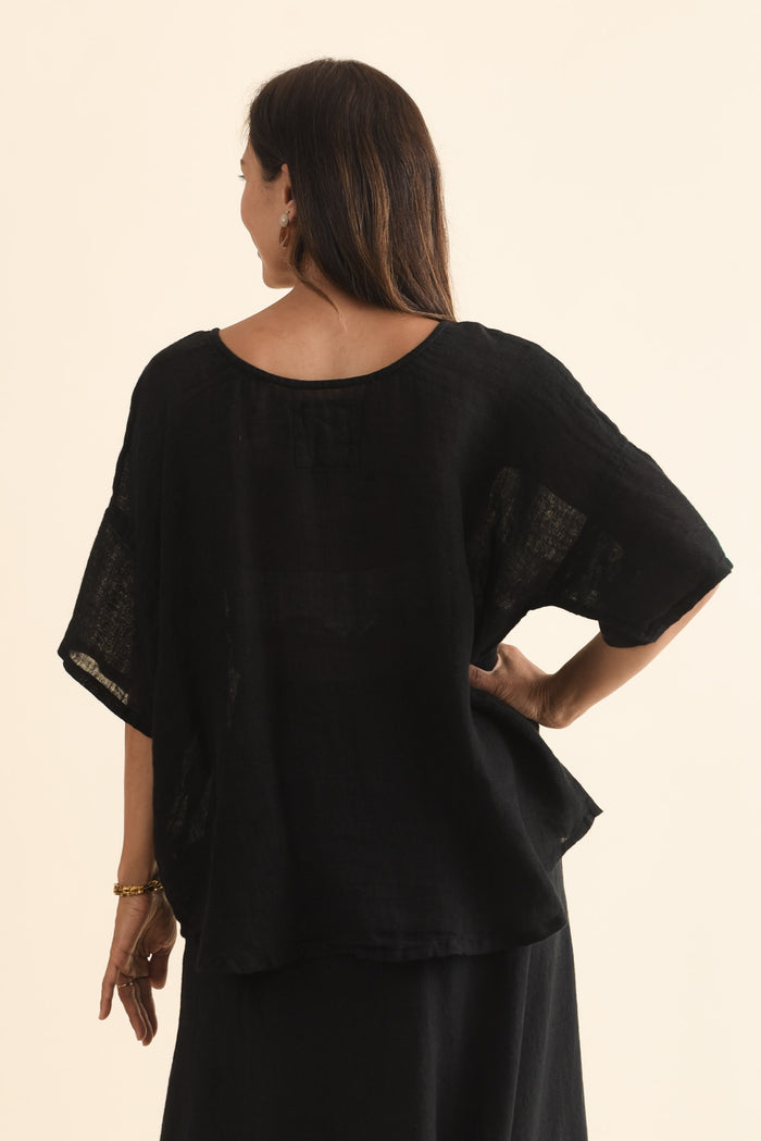 Francesca Black Linen Top,Brunette model,alt text|model:Cara