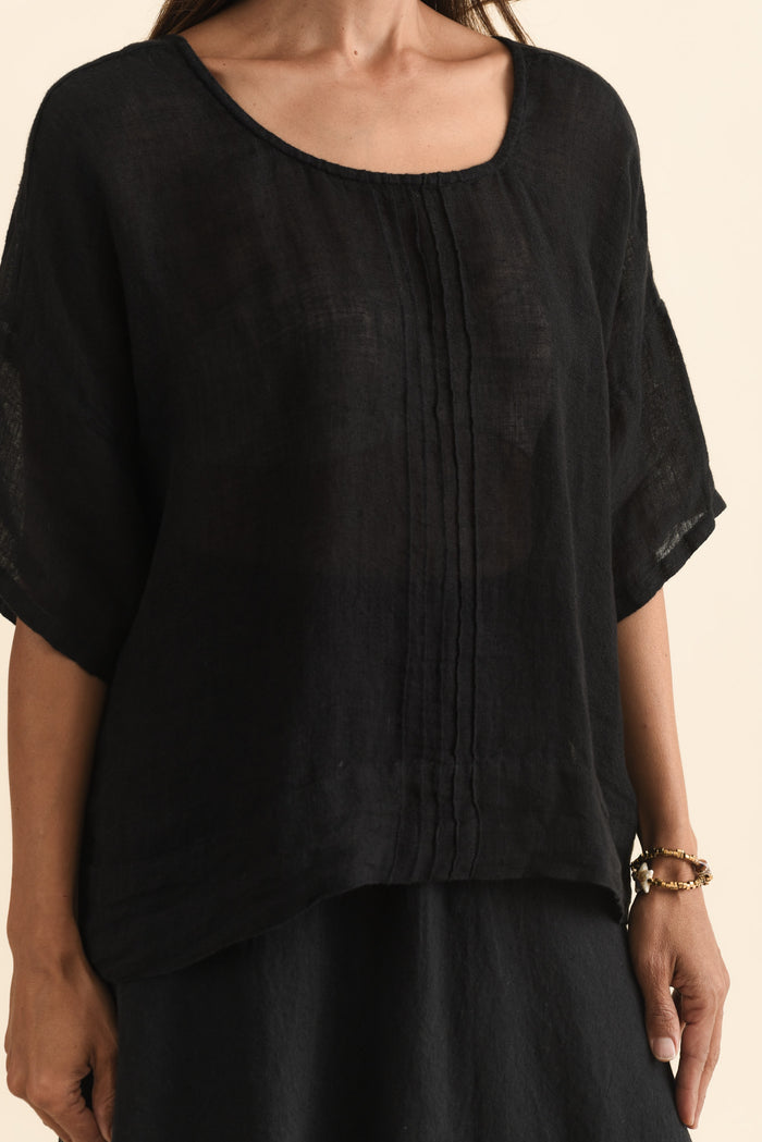 Francesca Black Linen Top,Brunette model,alt text|model:Cara
