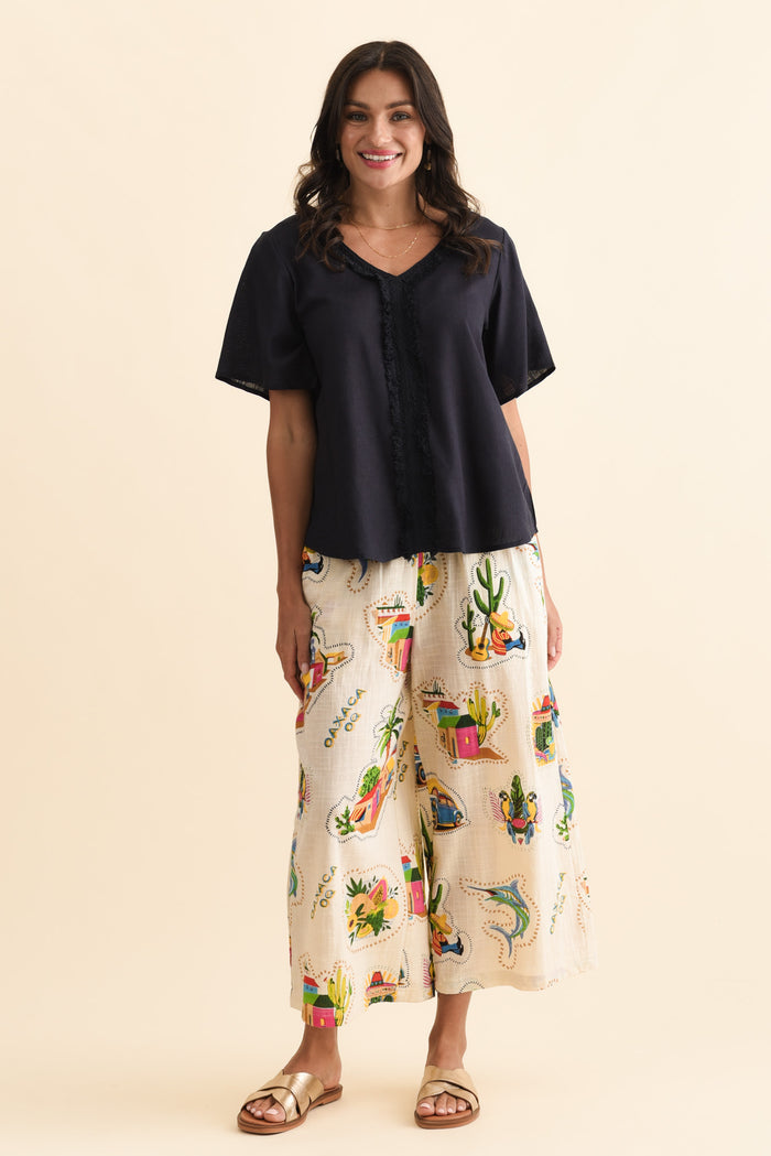 Georgio Navy Linen Top,Brunette model,alt text|model:Brontie