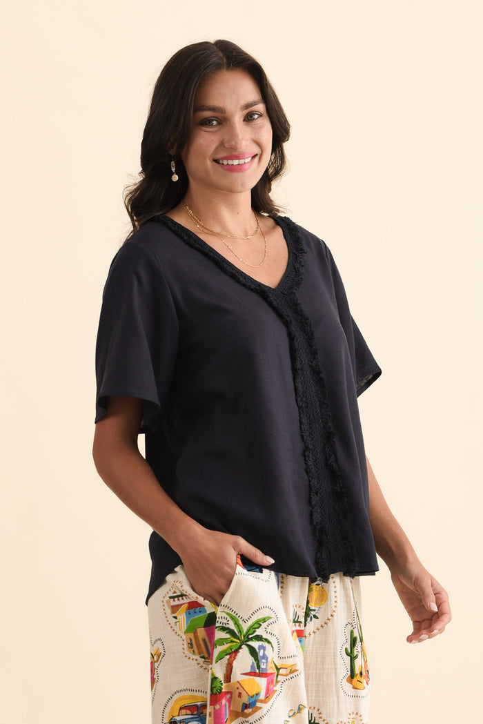 Georgio Navy Linen Top,Brunette model,alt text|model:Brontie