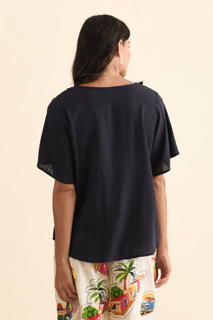 Georgio Navy Linen Top,Brunette model,alt text|model:Brontie