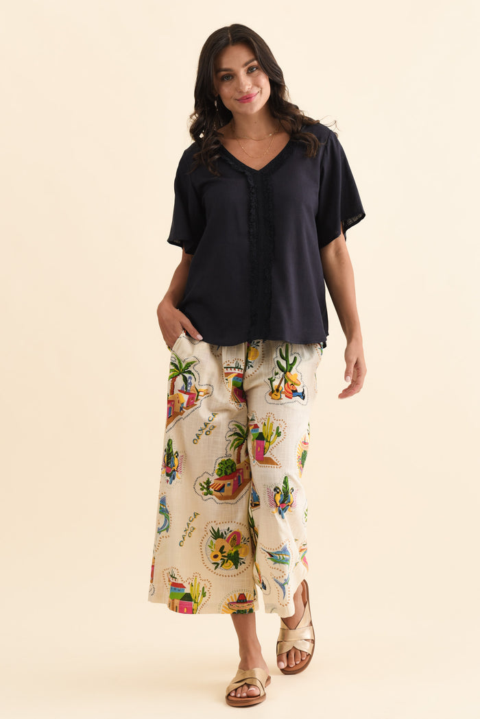 Georgio Navy Linen Top,Brunette model,alt text|model:Brontie