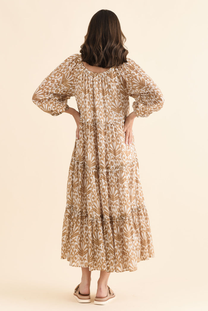 Grenadine Taupe Motif Cotton Dress,Back,Brunette model,alt text|model:MJ