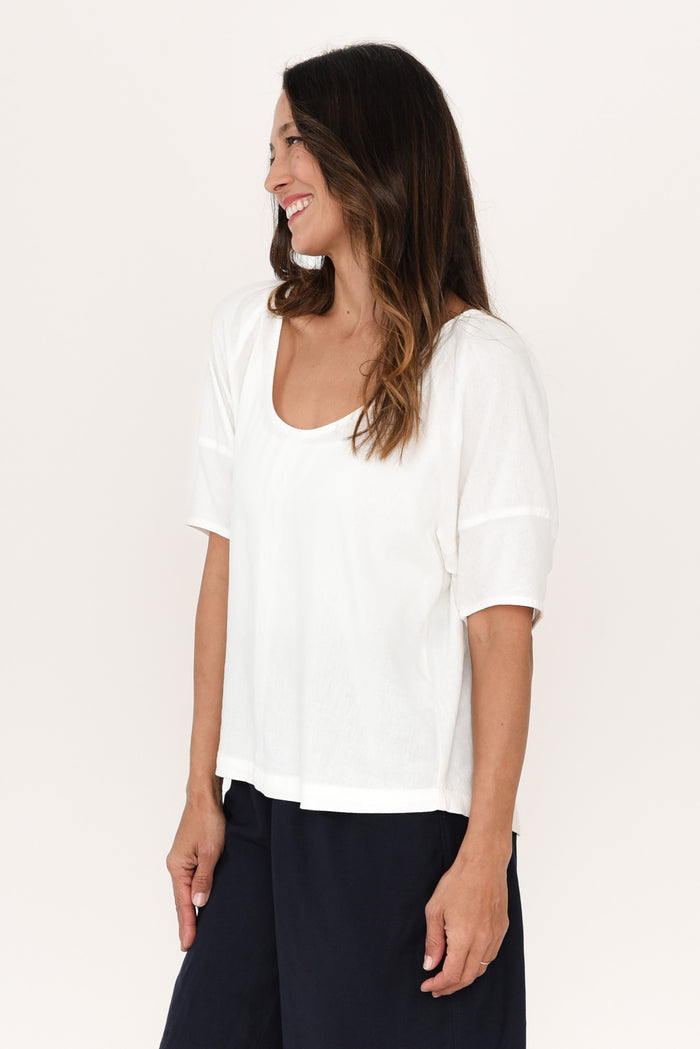 Grove White Linen Blend Top,Brunette model,alt text|model:Cara