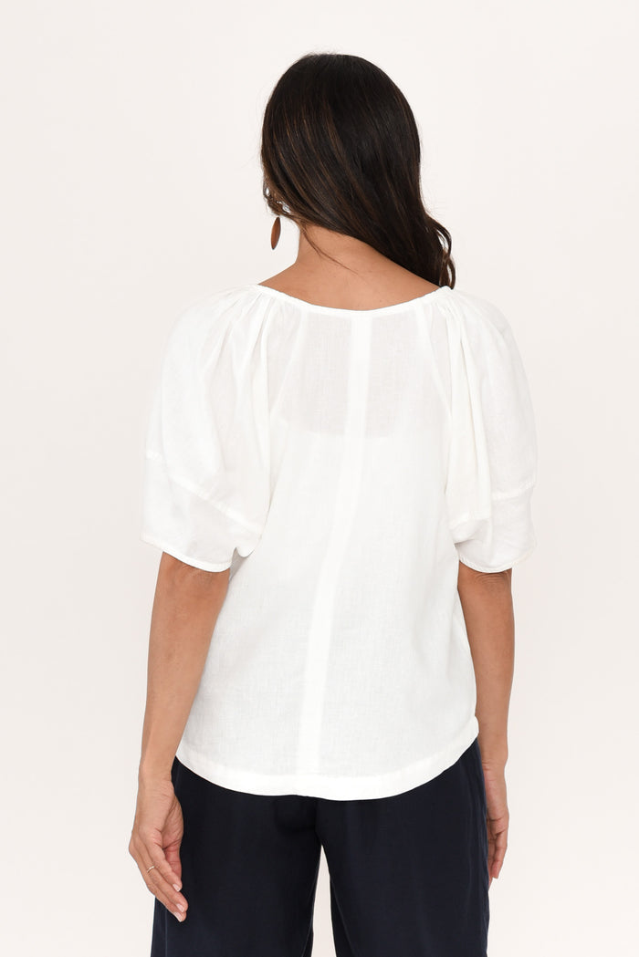 Grove White Linen Blend Top,Brunette model,alt text|model:Cara