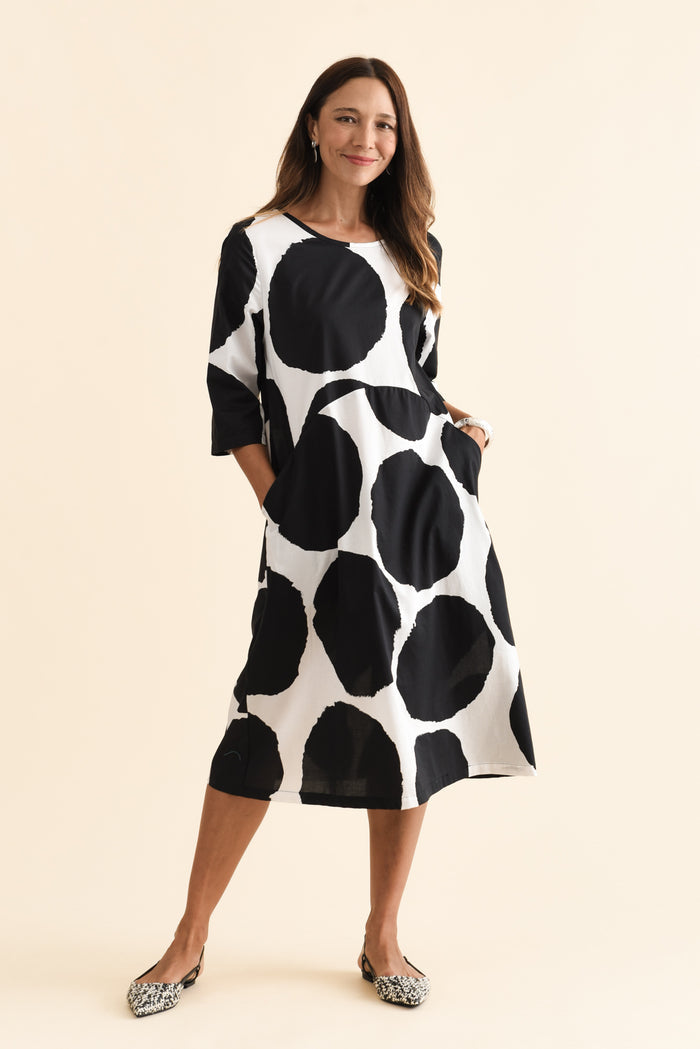 Hannah Black Spot Cotton Dress,Brunette model,alt text|model:Cara