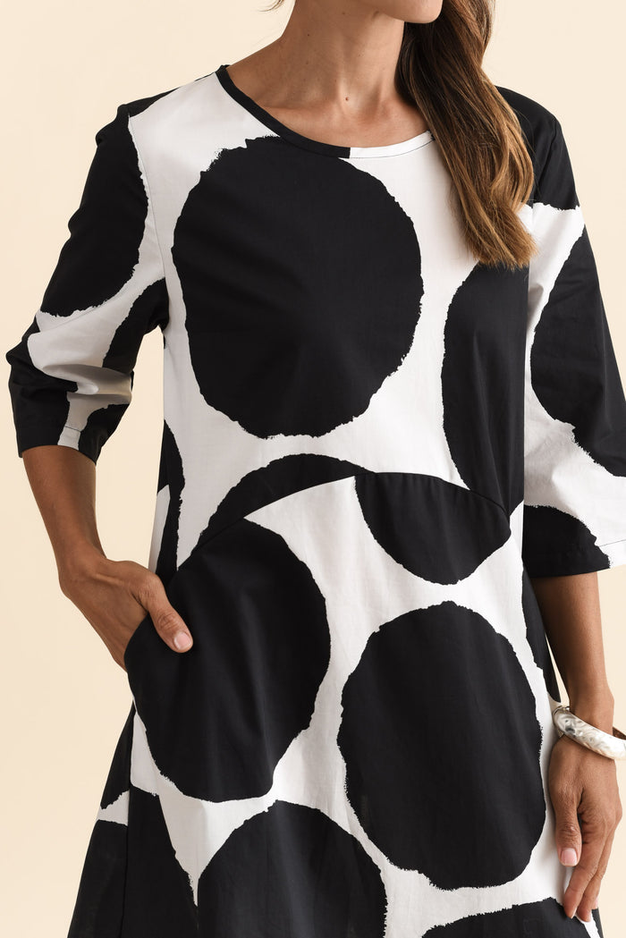 Hannah Black Spot Cotton Dress,Brunette model,alt text|model:Cara