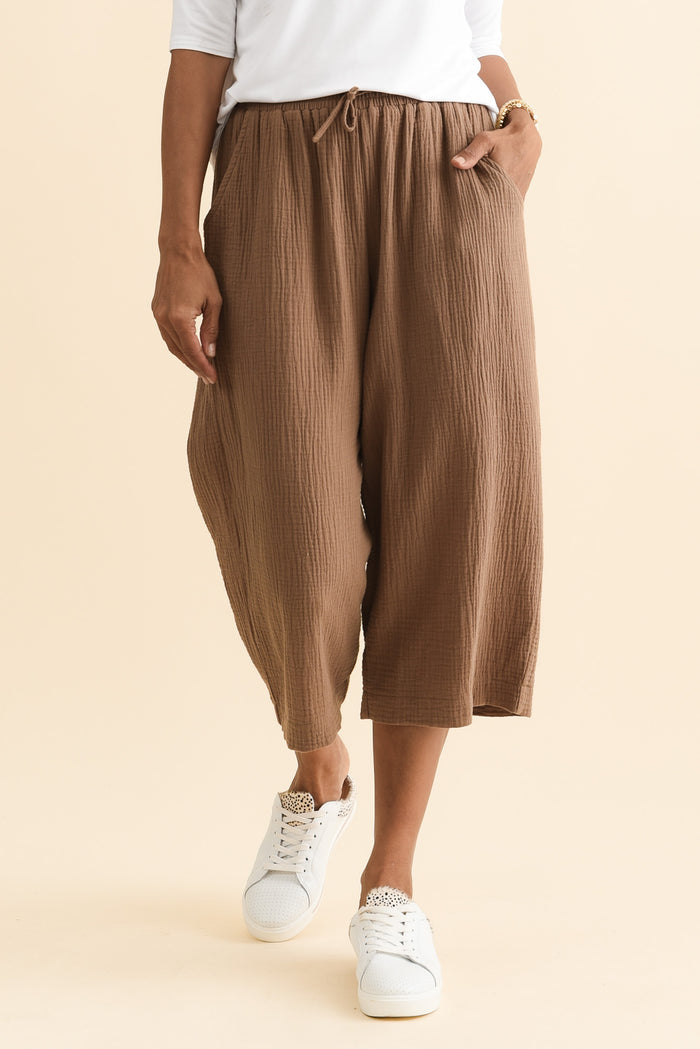 Harvey Mocha Cotton Cheesecloth Cropped Pants,Brunette model,alt text|model:Cara