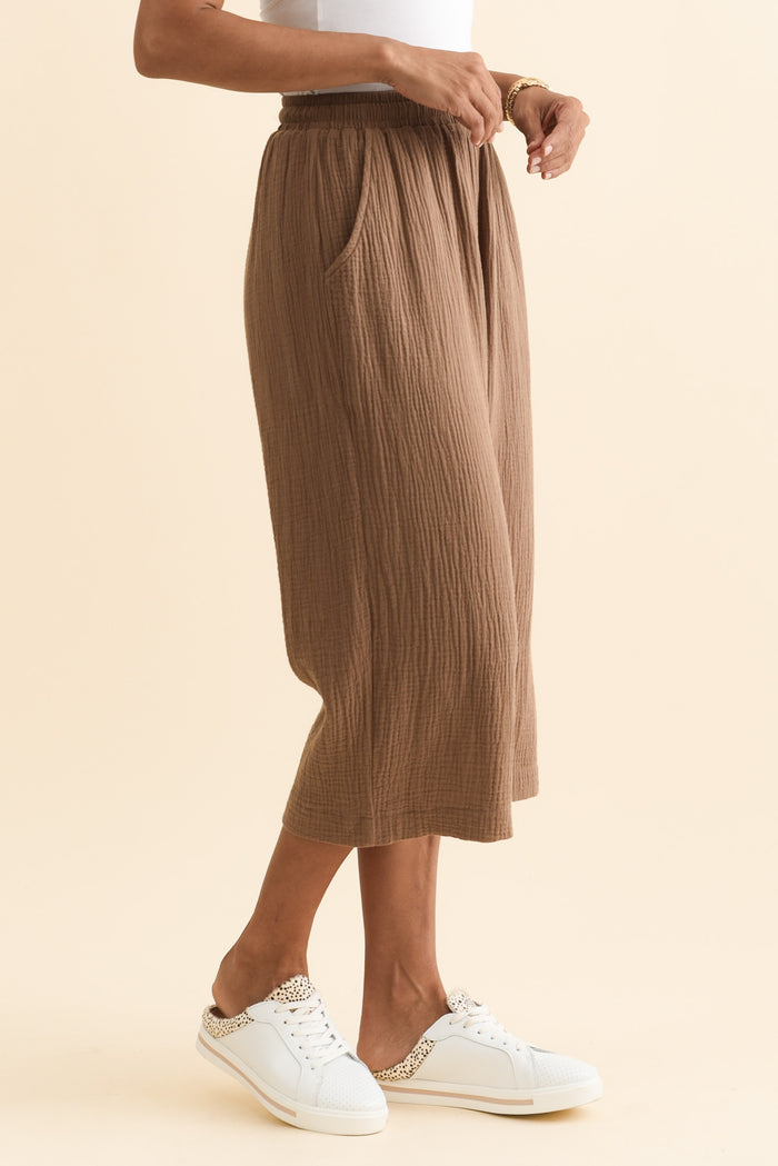 Harvey Mocha Cotton Cheesecloth Cropped Pants,Brunette model,alt text|model:Cara