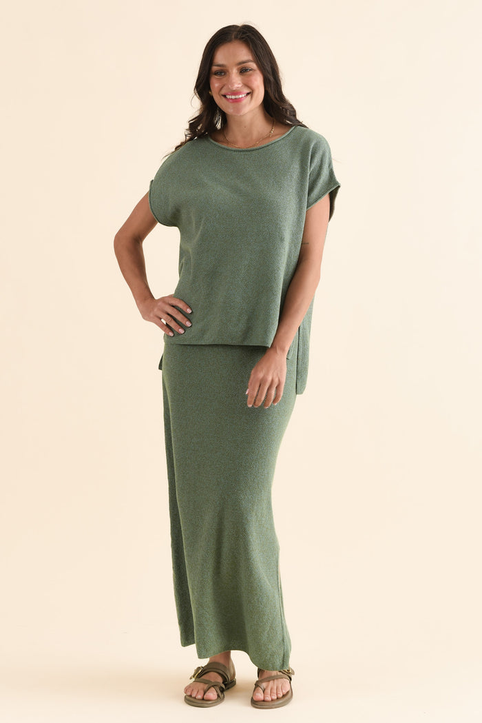 Henna Green Cotton Tee,Full Body,Brunette model,alt text|model:Brontie