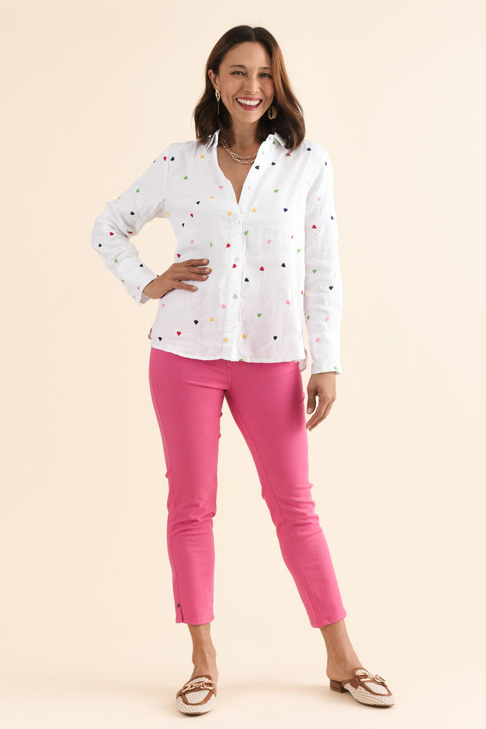 Henne White Heart Linen Shirt,Full Body,Brunette model,alt text|model:Cara