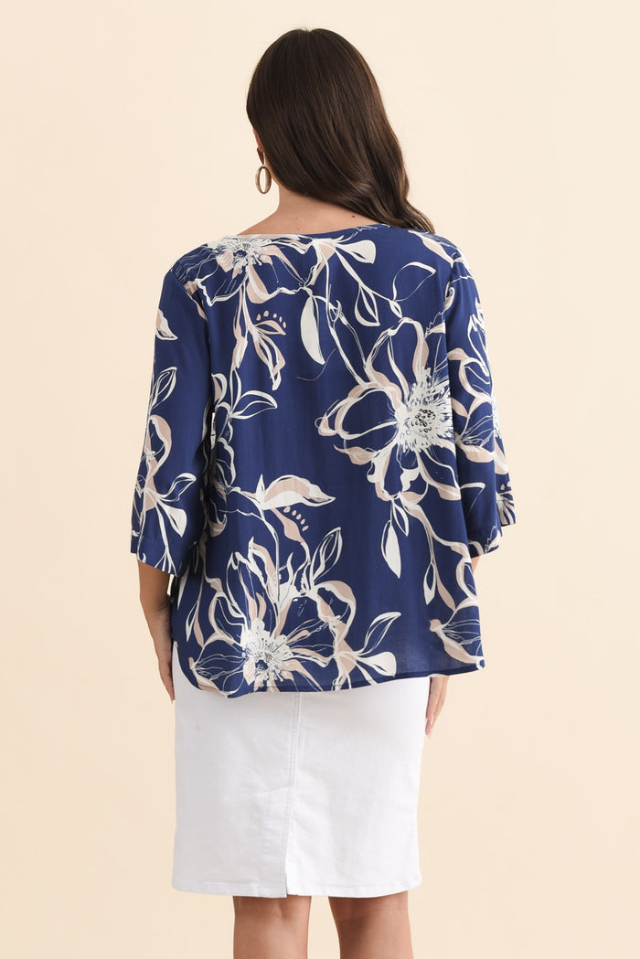 Hepburn Blue Flower Linen Blend Top,Brunette model,alt text|model:MJ