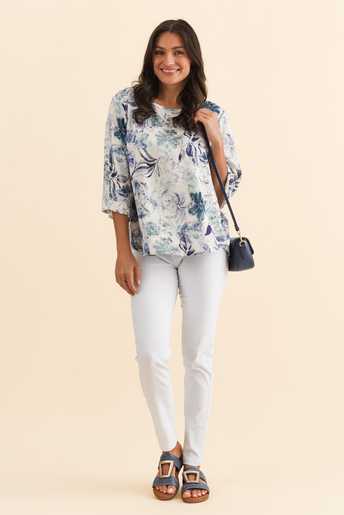 Hepburn Blue Garden Linen Blend Top,Brunette model,alt text|model:Brontie