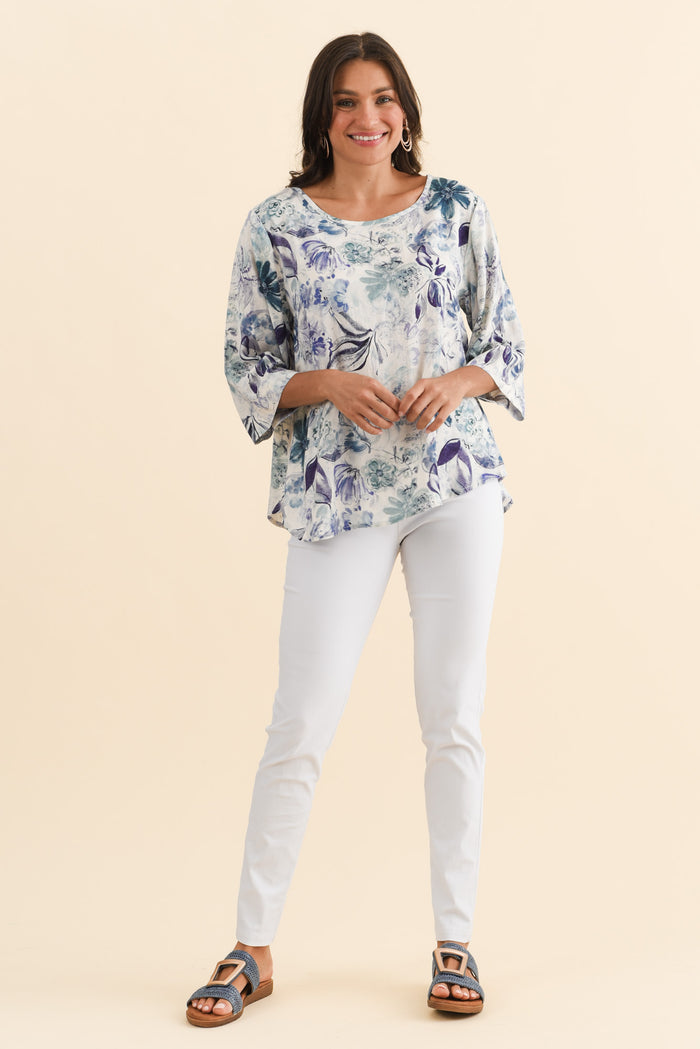 Hepburn Blue Garden Linen Blend Top,Brunette model,alt text|model:Brontie