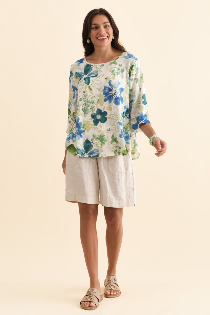 Hepburn Green Floral Linen Blend Top,Brunette model,alt text|model:Brontie