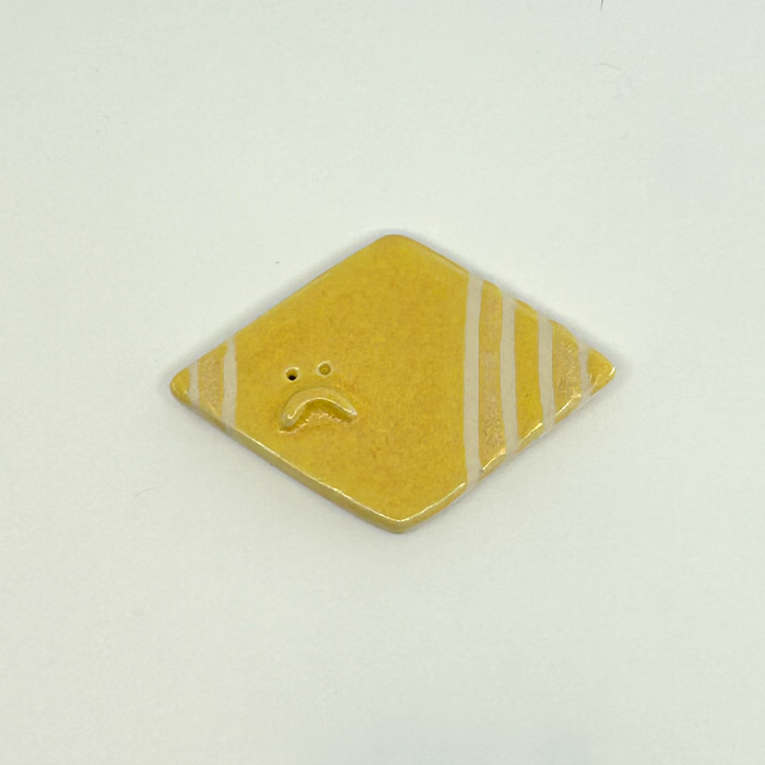 23 - Diamond; Yellow stripes