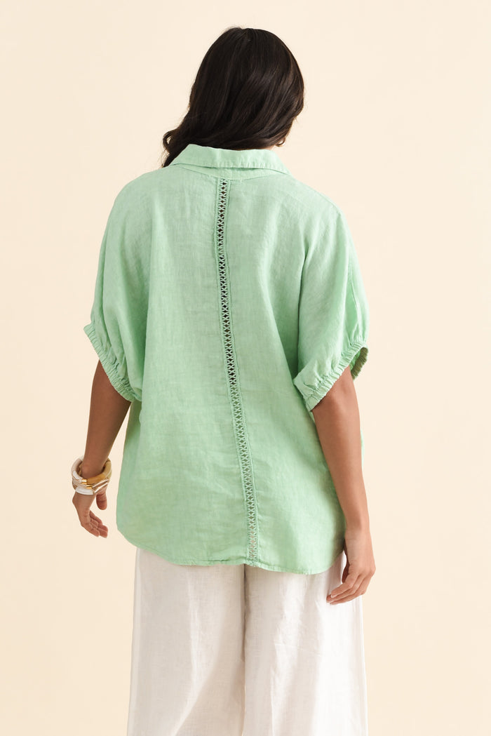 Huntley Aqua Linen Collared Shirt,Brunette model,alt text|model:Brontie