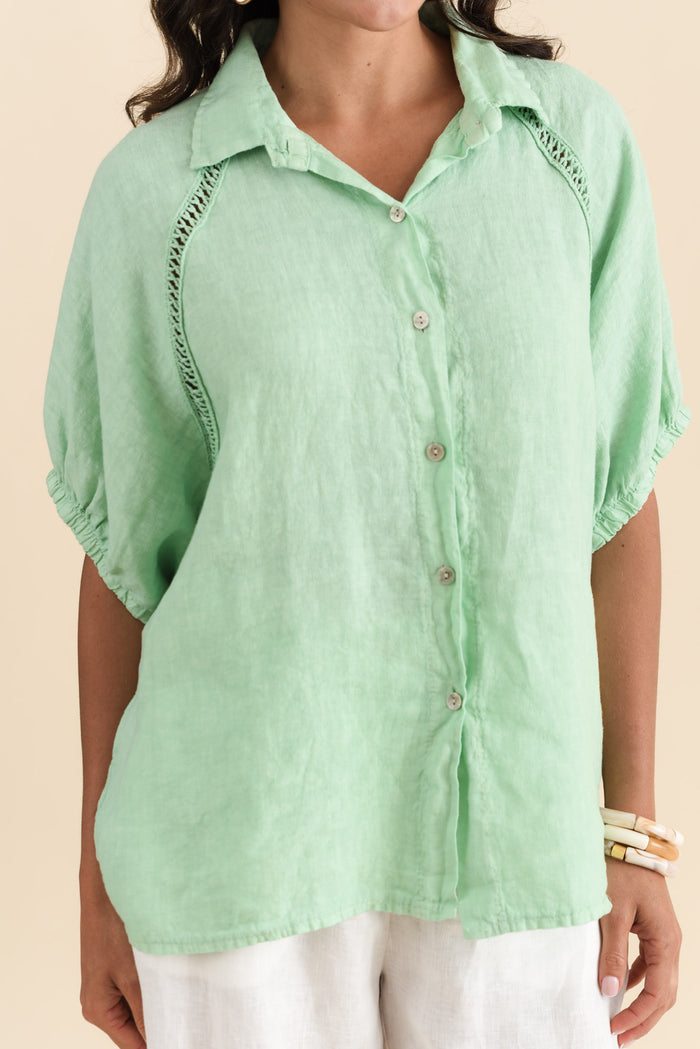 Huntley Aqua Linen Collared Shirt,Brunette model,alt text|model:Brontie