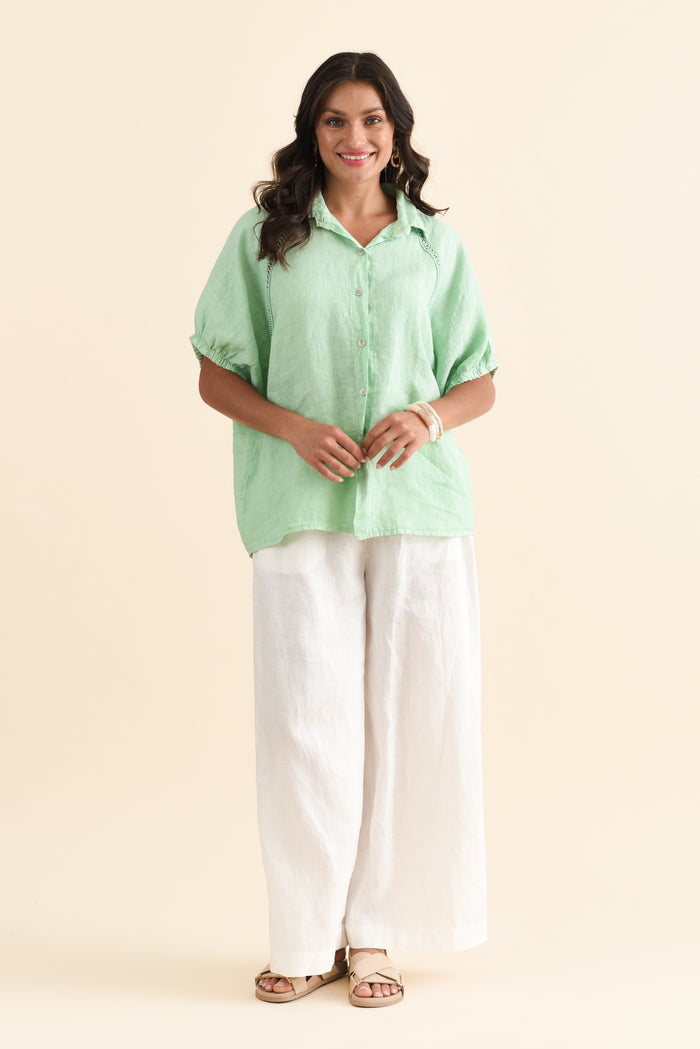 Huntley Aqua Linen Collared Shirt,Brunette model,alt text|model:Brontie