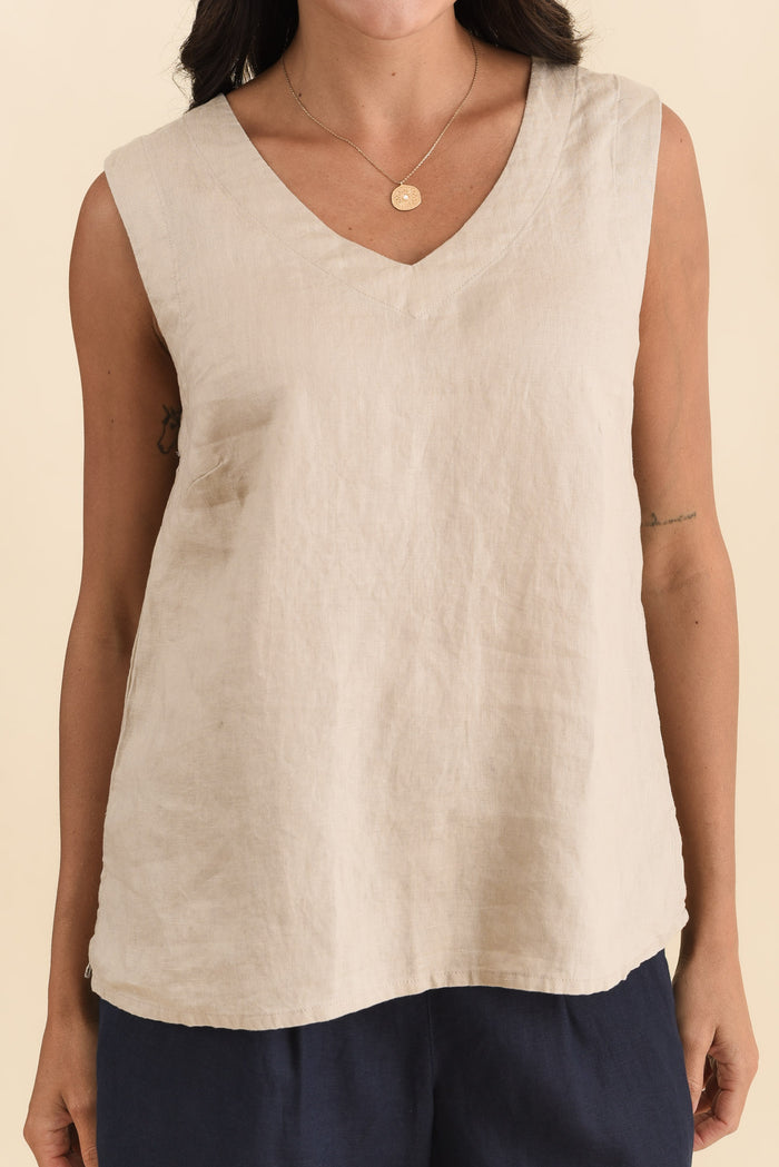 Inez Beige Linen Tank,Brunette model,alt text|model:Brontie