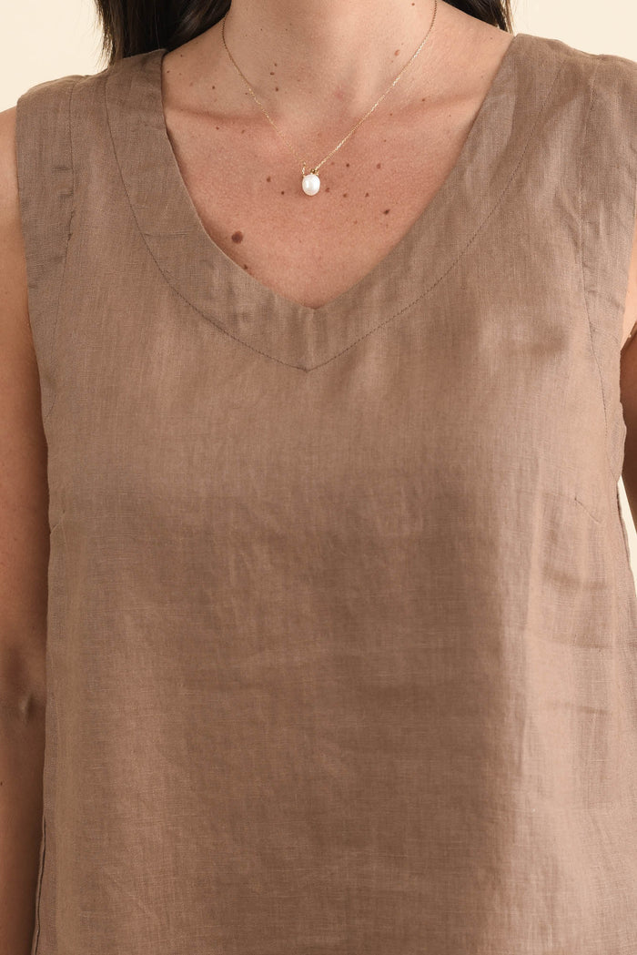 Inez Mocha Linen Tank,Brunette model,alt text|model:MJ
