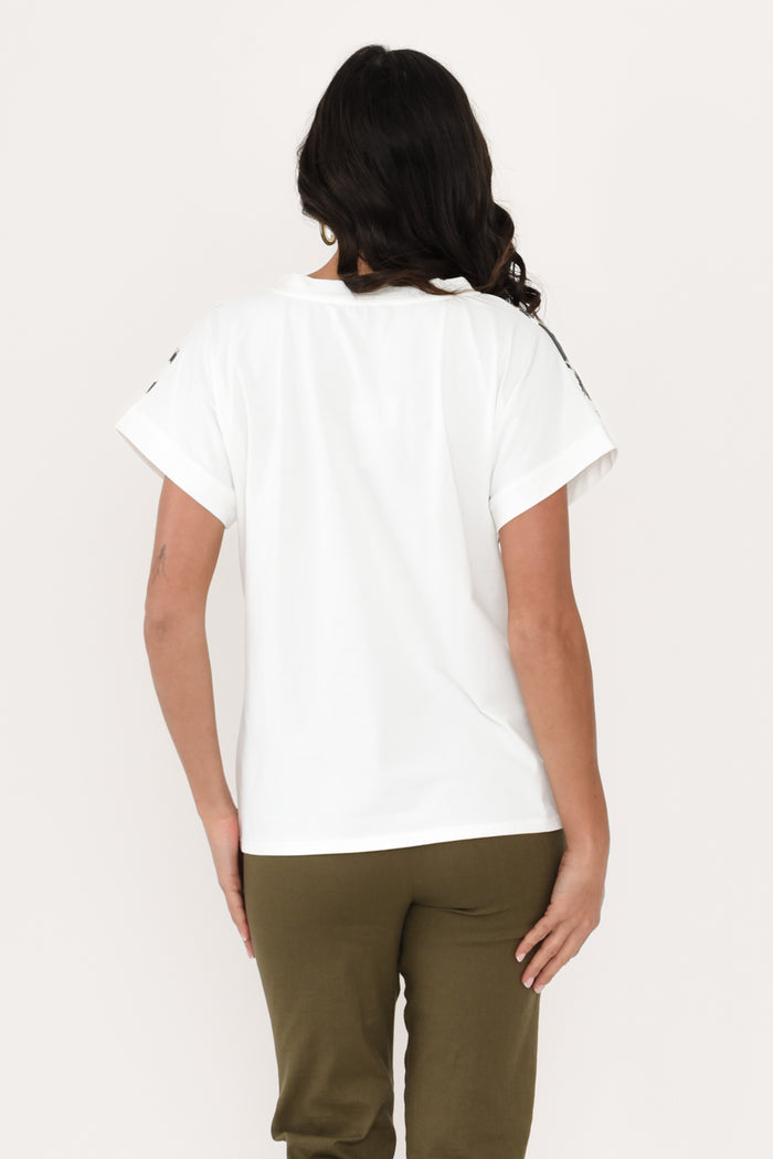 Jacinda White Jungle Cotton Top,Brunette model,alt text|model:Brontie